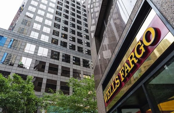 Illustration : Wells Fargo Recrute un Cadre AWS pour Accélérer son Adoption de l'IA