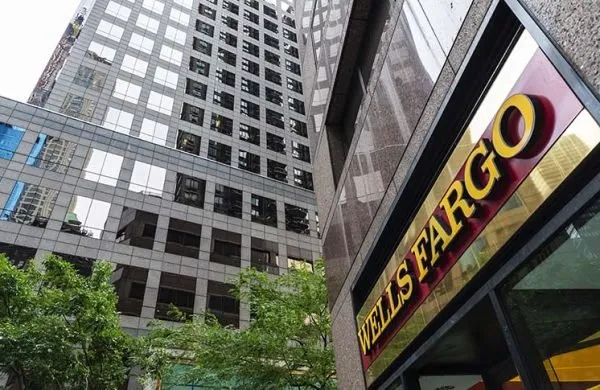 Illustration : Wells Fargo Recrute un Cadre AWS pour Accélérer son Adoption de l'IA